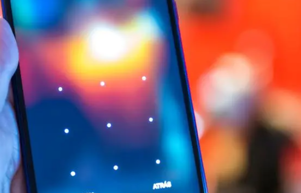 荣耀magic6至臻版是直屏还是曲面屏插图